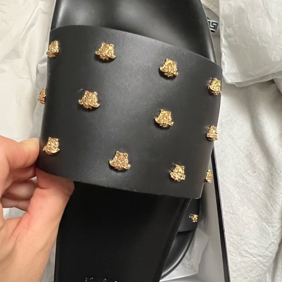 Versace - Picture 4 of 4